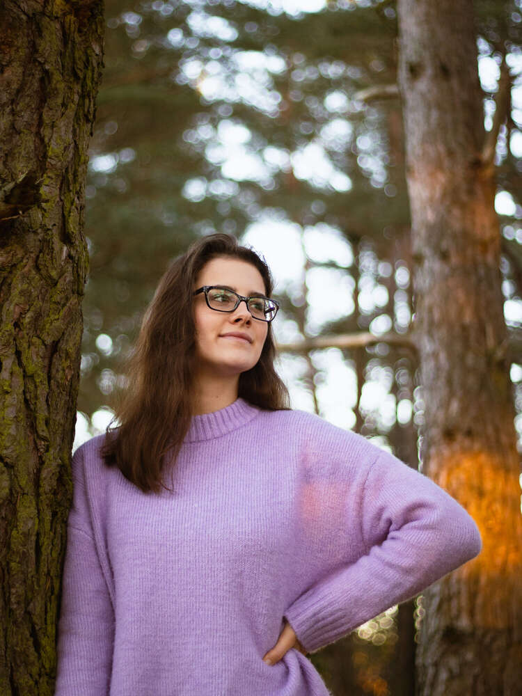 Selbstportait im Wald  (Collien  Decker )