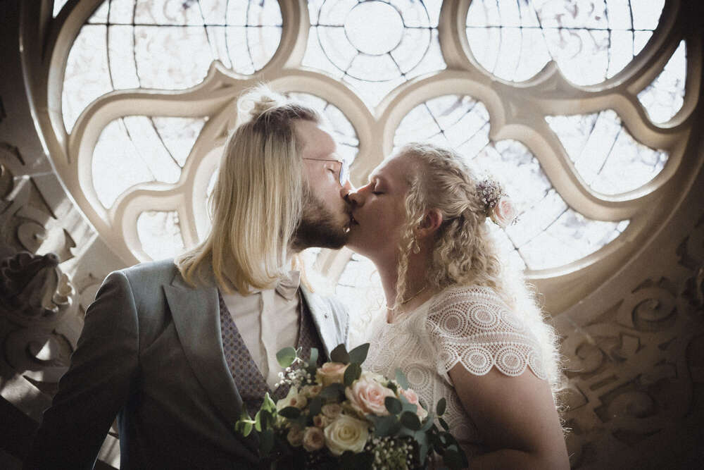 Der Kuss, Hochzeitsfotografie (Little Big Moments Fotografie)