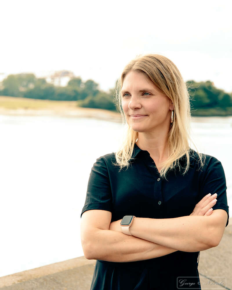 Shooting mit Jenny in der Überseestadt (George Nevrela)