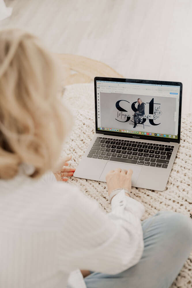 Kamerafräulein by Kerstin Pomper