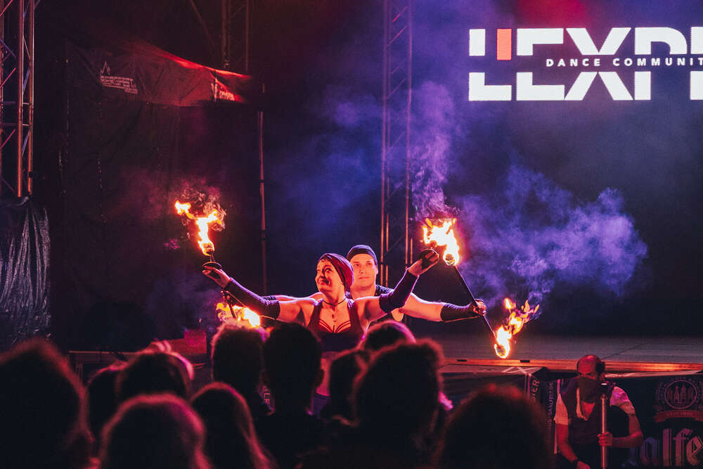 Dancing Bash (Mango Kolywanow)