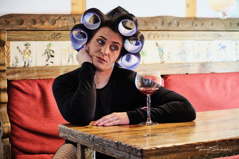 warten... (One Moment.Please)