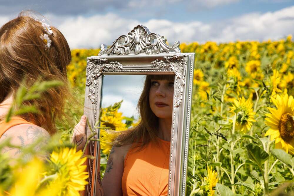 Shooting im Sonnenblumenfeld 2024 (Sascha Blei Fotografie)