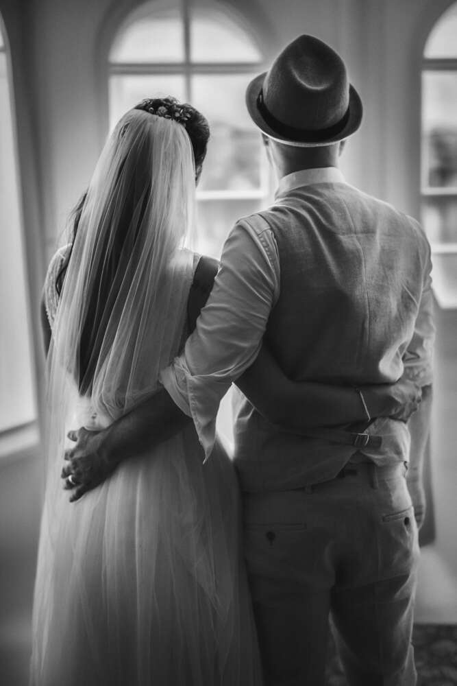 Braut und Br&auml;utigam: Ein Paar, das Herzen erobert (Fotograf Blendwerk)