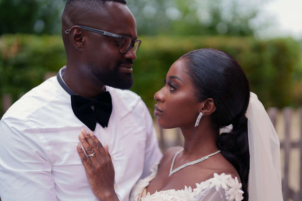 Ein Traum in Wei&szlig;: Die Braut auf ihrem gro&szlig;en Tag (Fotograf Blendwerk)