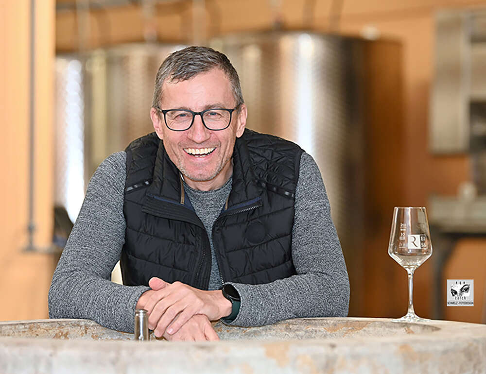 Winzer im Weinkeller (Fotograf Würzburg | Schmelz Fotodesign)