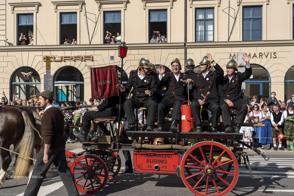 Trachtenumzug Oktoberfest (Christian Past)