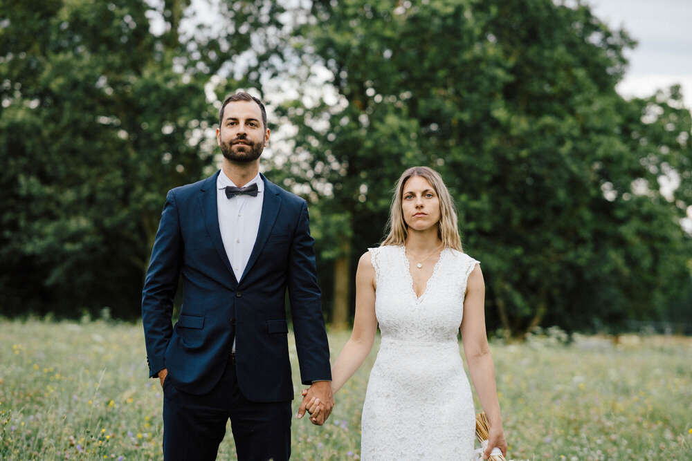 Brautpaar im Grünen (VolkmerWeddings)