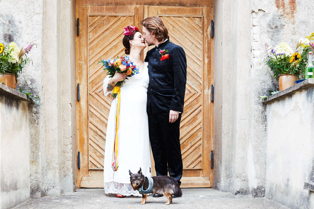 Küssendes Brautpaar  (Phitchanan Caspar)