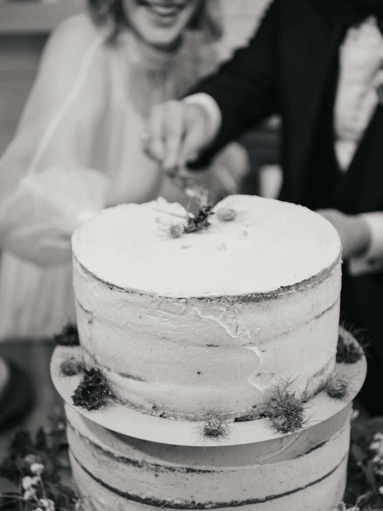 Das Anschneiden der Hochzeitstorte, Hochzeit in Karlsruhe (CB Hochzeitsfotografie)