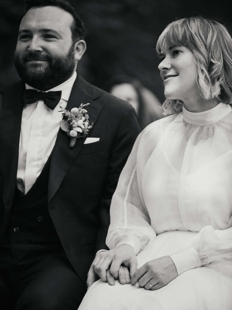 Das Brautpaar bei der standesamtlichen Trauung (CB Hochzeitsfotografie)