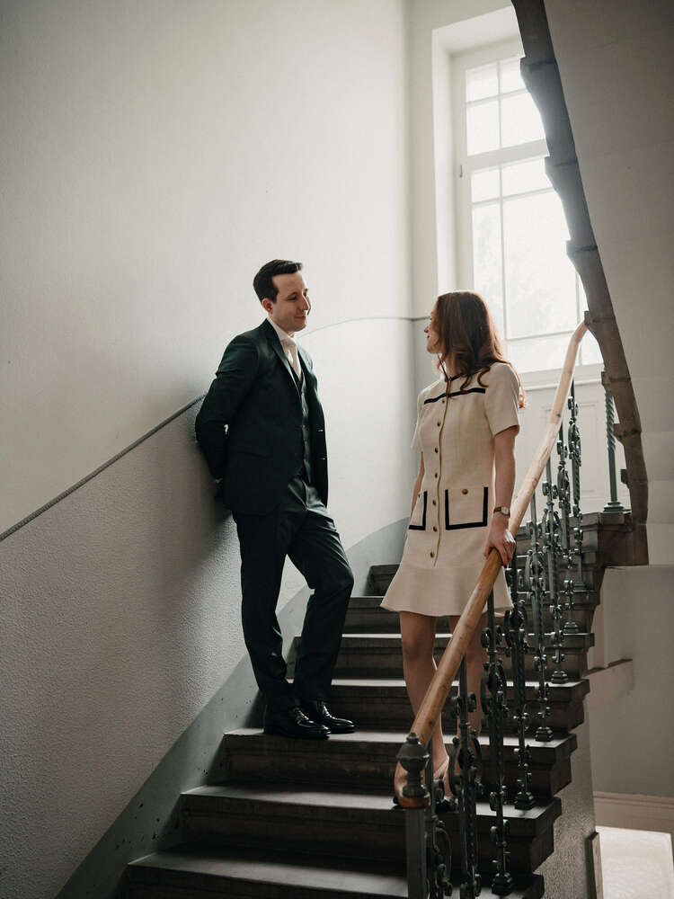 Brautpaarportrait im Treppenhaus (CB Hochzeitsfotografie)