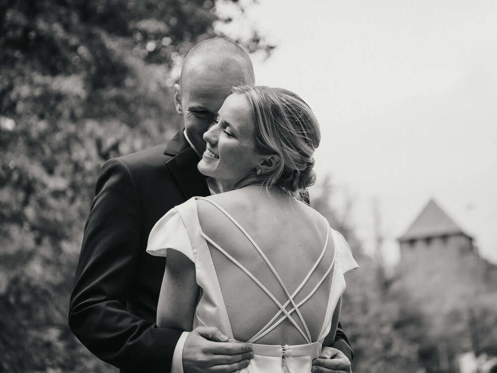 Romantisches Brautpaarporträt am Schloss Eberstein, Schwarzwald (CB Hochzeitsfotografie)