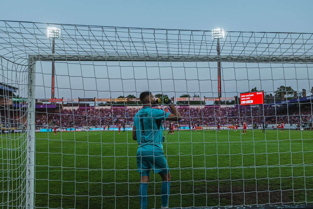 Adrian Kotowske (Adrian Kotowske)