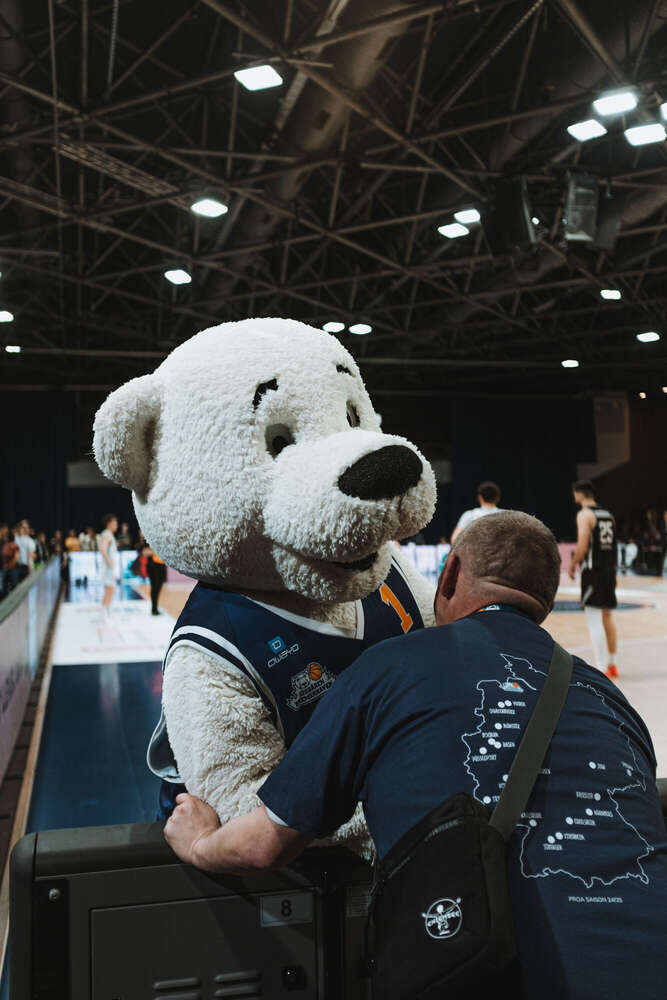 Adrian Kotowske (Adrian Kotowske)