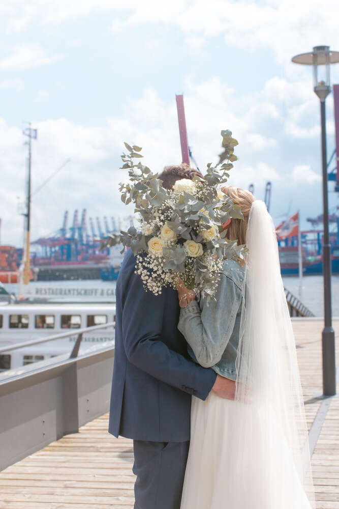 Hafenliebe - Brautpaarshooting im Hamburger Hafen (Jaron Kwast)