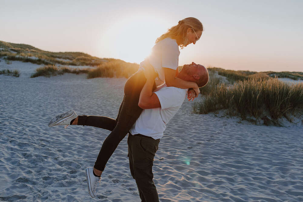 Couple Fotoshooting am Strand (Tim Semmelmann Photography)