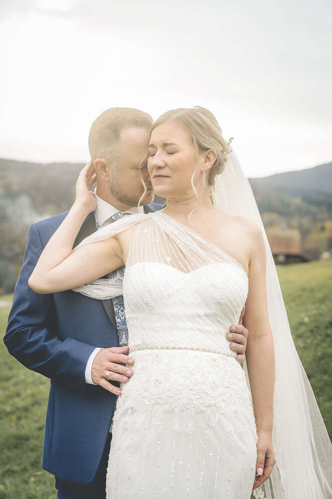 Weddings Rise Up Media (Weddings Rise Up Media)