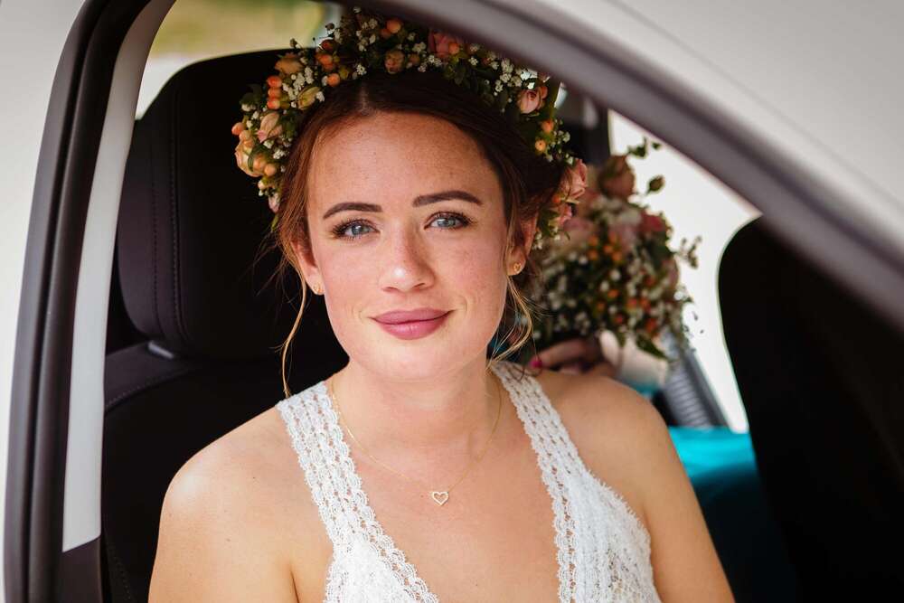 Brautportrait im hochzeitsauto (korolevafotografie.de)
