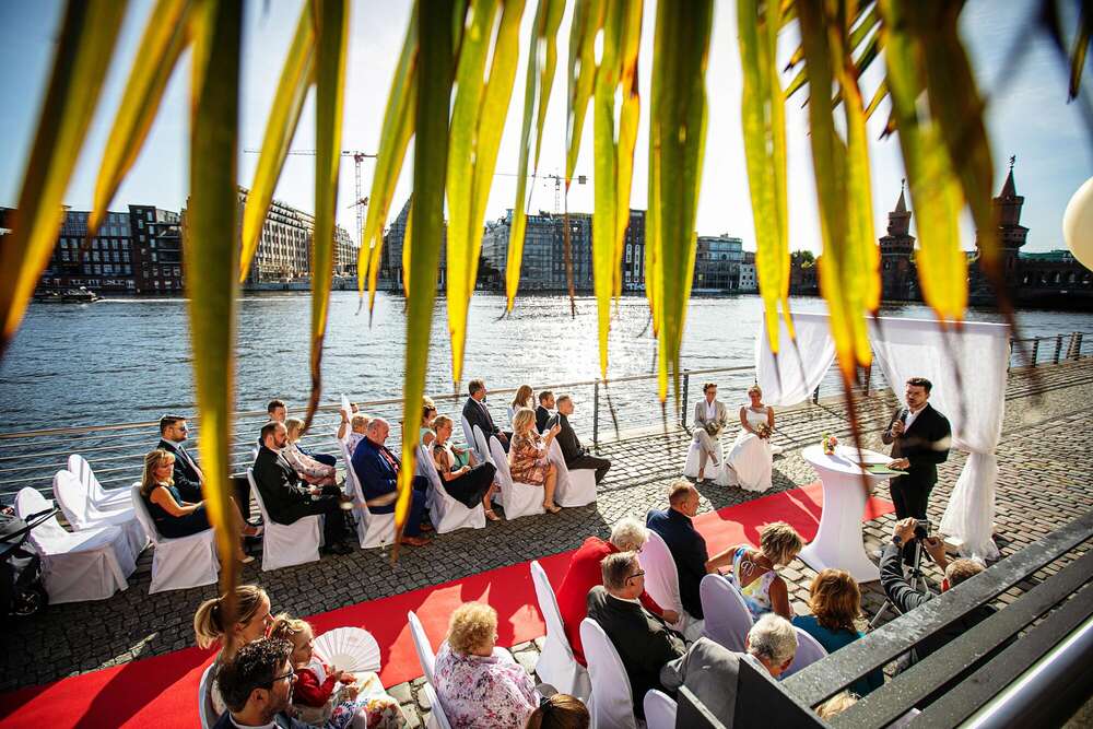 Eine Trauung auf der Spree (korolevafotografie.de)