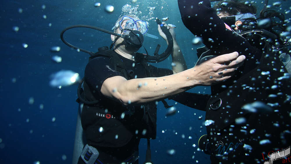 Taucher beim Aufstieg (I C Uart®)