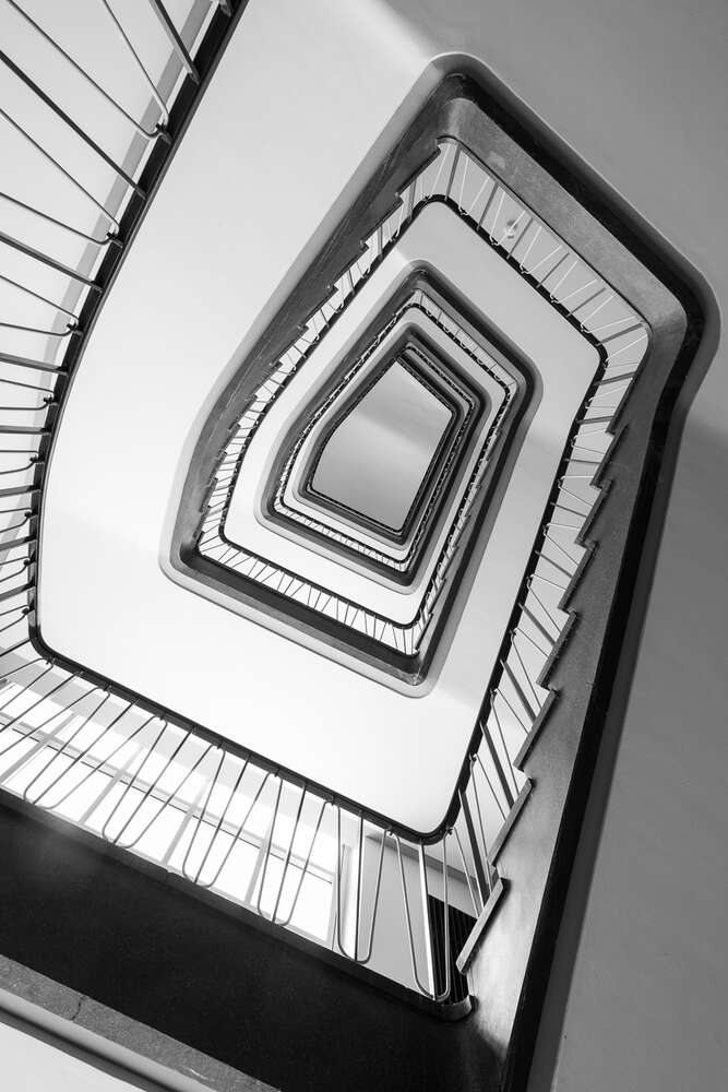 Treppe führt nach oben (Frederic Bauer)