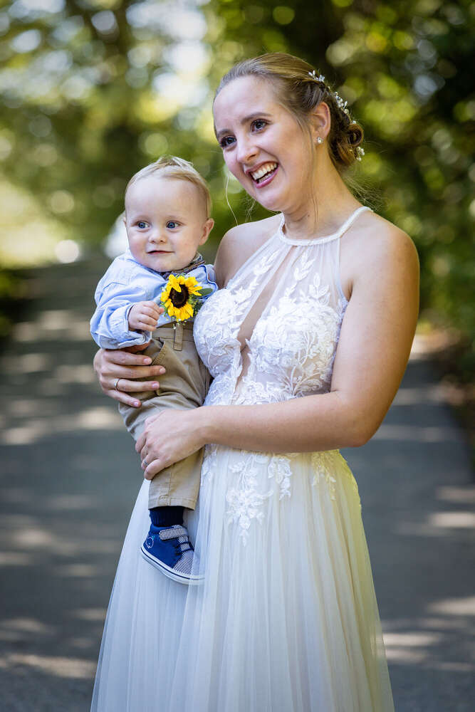 Braut und Kind (Foto Flashlight)