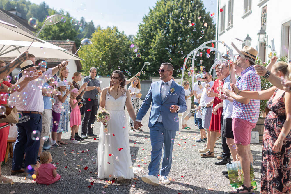 Spalier nach Trauung (Foto Flashlight)