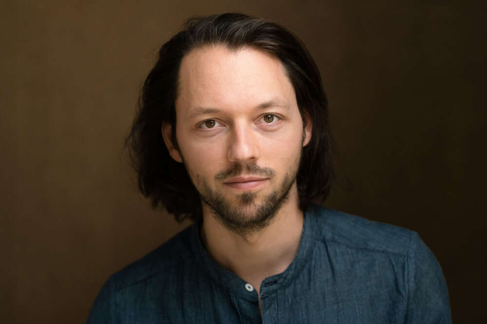 PORTRAITS mit RALF HIEMISCH im JETZT & HIER Studio (PORTRAITS mit RALF HIEMISCH im JETZT & HIER Studio)