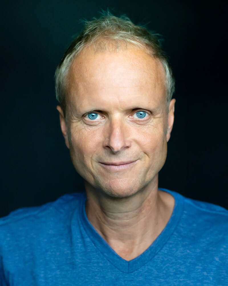 PORTRAITS mit RALF HIEMISCH im JETZT & HIER Studio (PORTRAITS mit RALF HIEMISCH im JETZT & HIER Studio)