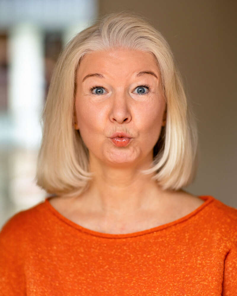 PORTRAITS mit RALF HIEMISCH im JETZT & HIER Studio (PORTRAITS mit RALF HIEMISCH im JETZT & HIER Studio)