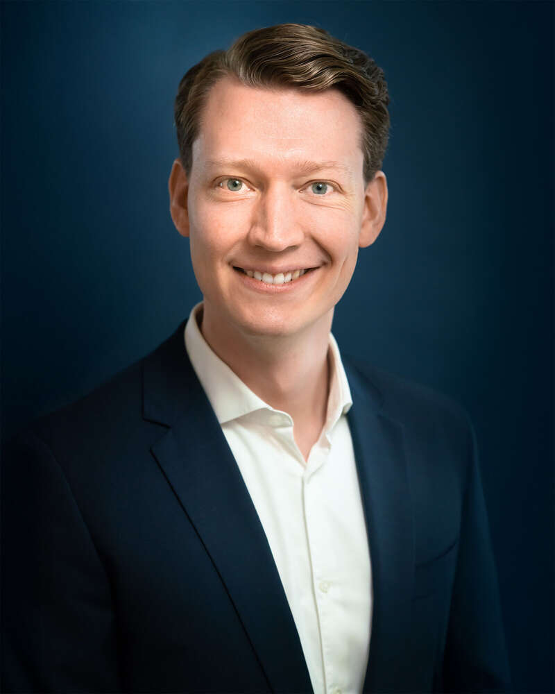 PORTRAITS mit RALF HIEMISCH im JETZT & HIER Studio (PORTRAITS mit RALF HIEMISCH im JETZT & HIER Studio)