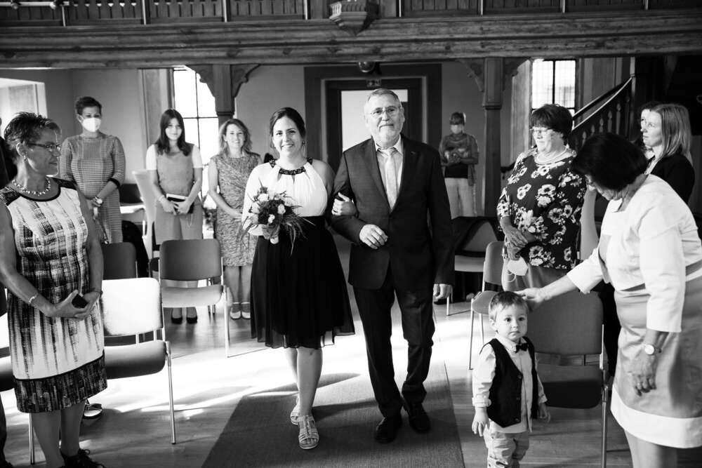 Einzug in die Trauung (FOKUSNAH)