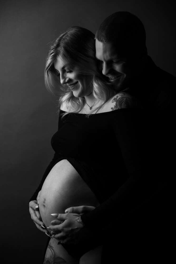 Innige Vorfreude – Babybauchshooting von Fokusnah (FOKUSNAH)