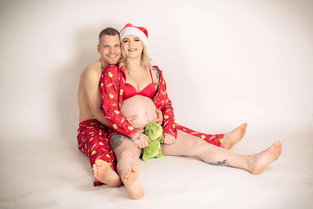 Weihnachtliches Babybauchshooting – Fokusnah (FOKUSNAH)