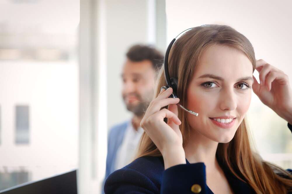 Professionelles Businessportrait im Kundenservice (25pictures)