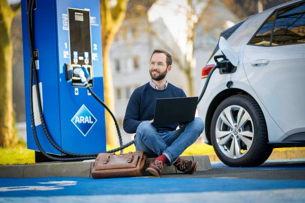 Mobiles Arbeiten an der E-Ladesäule (25pictures)