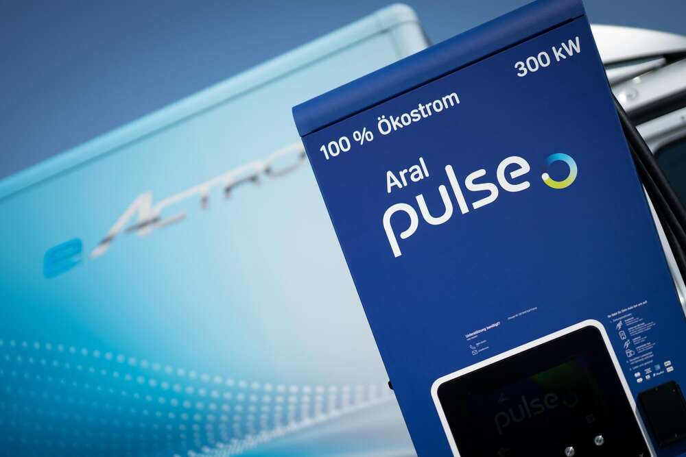 E-Ladesäule für LKW mit 100 % Ökostrom (25pictures)