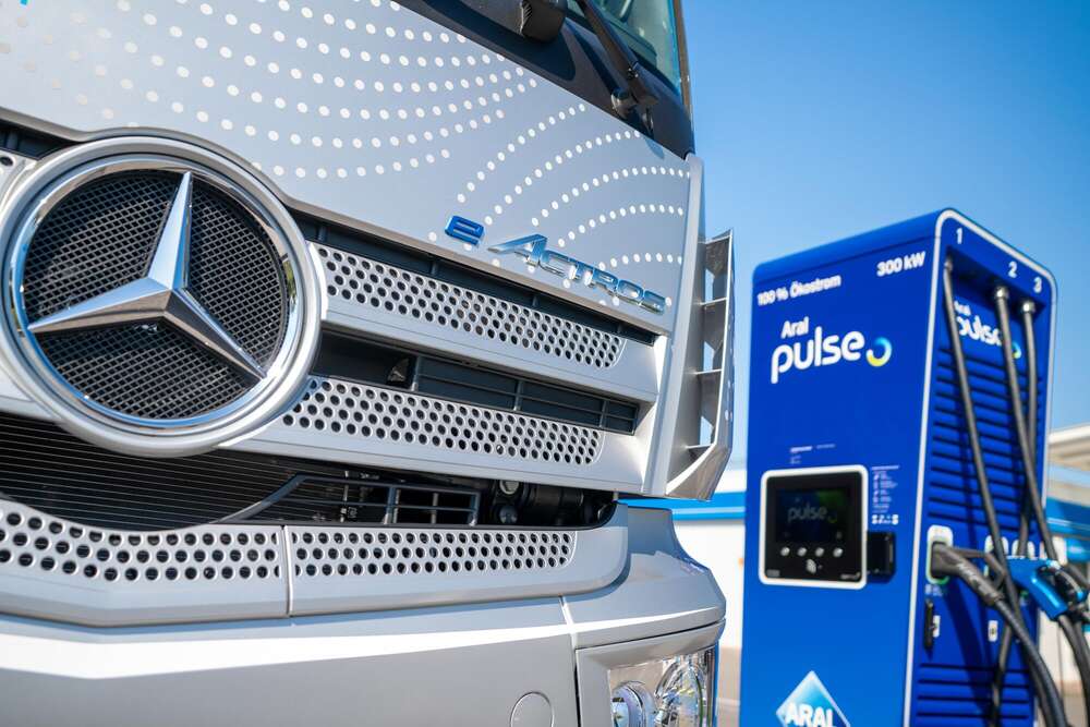 eActros an Aral pulse Ladesäule – Elektromobilität im Schwerlastverkehr (25pictures)