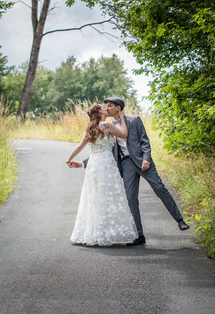 Brautpaarshooting im Wald (Madly in Love Wedding)