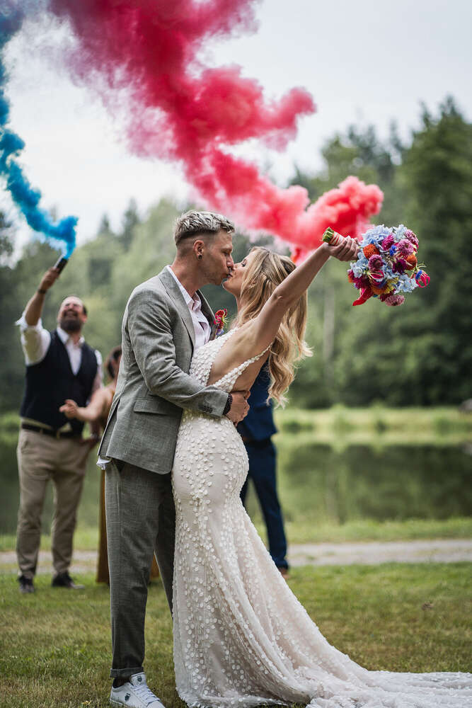 Brautpaarshooting mit Rauchbomben (Madly in Love Wedding)