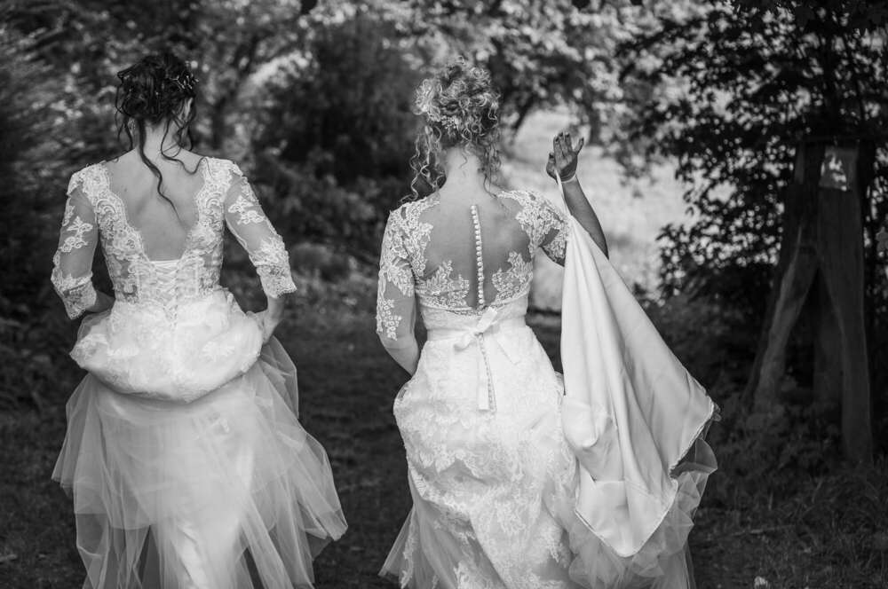 Brautpaarshooting mit zwei Bräuten (Madly in Love Wedding)