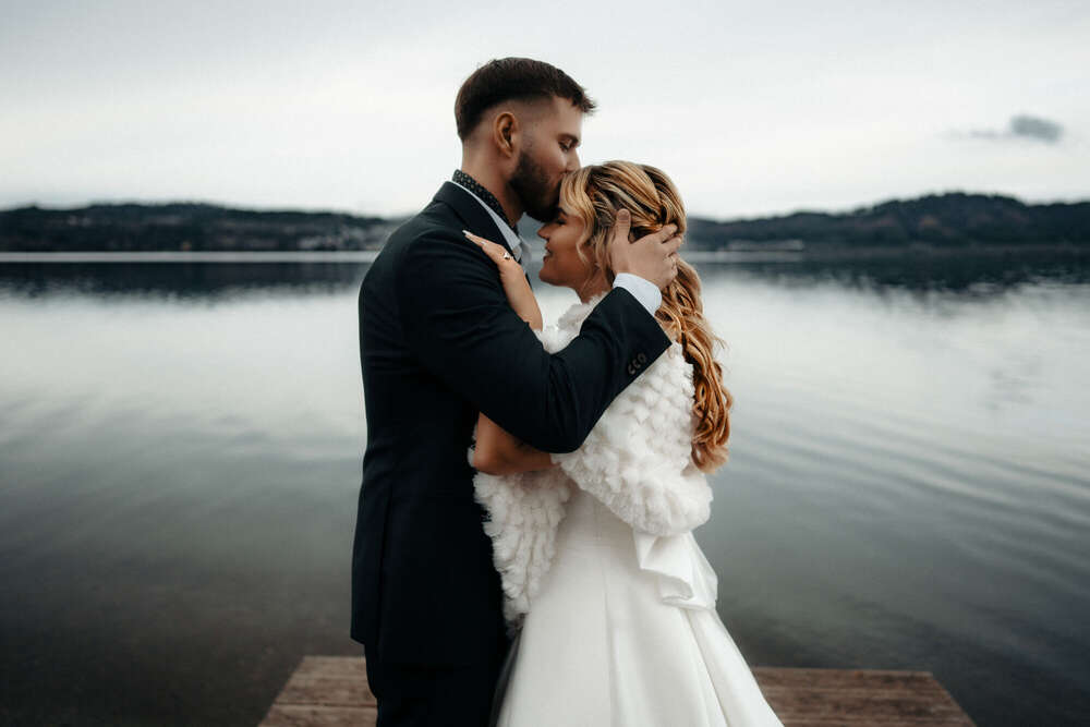 Romantischer Moment des Brautpaars (To Artworks)