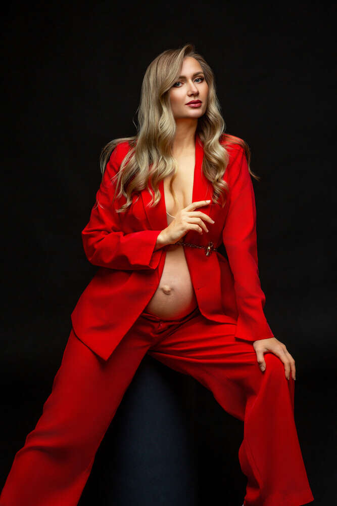Babybauch, Schwangerschaft, Moderne Fotografie, Studioaufnahme  (Irina Ponyatov Fotografie)