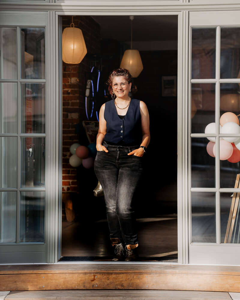 Anika Lowry Photography (Anika Lowry Photography)