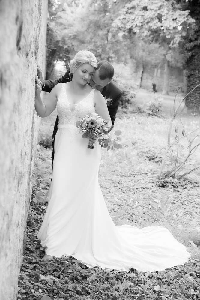 Brautpaar entspannt (Foto Boutique Karin)