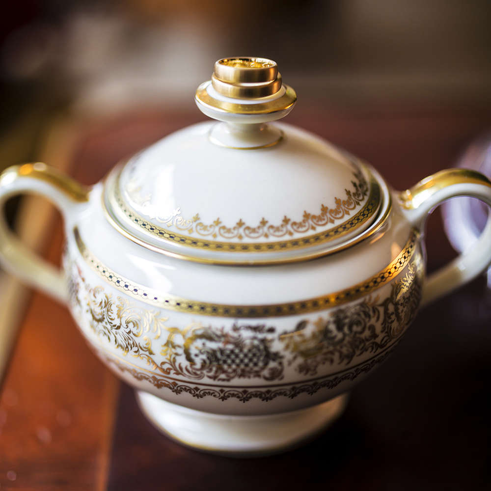 Winterhochzeit | Ringe im Café (Lina Loos Fotografie)