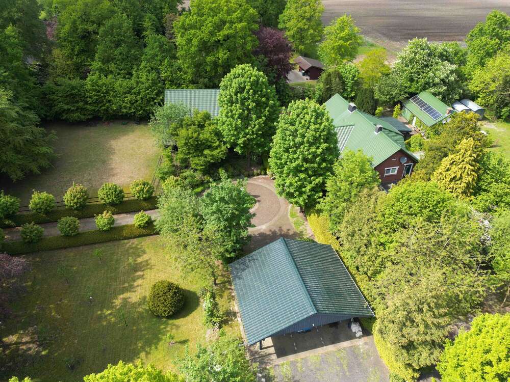 Luftbild - ein Hof auf dem Land (Silke Heyer Photographie)