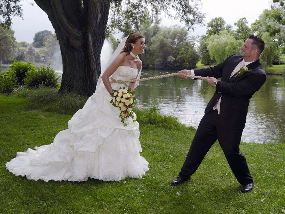 Halb zog er sie, halb sank sie hin. (Nordmann Fotografie)