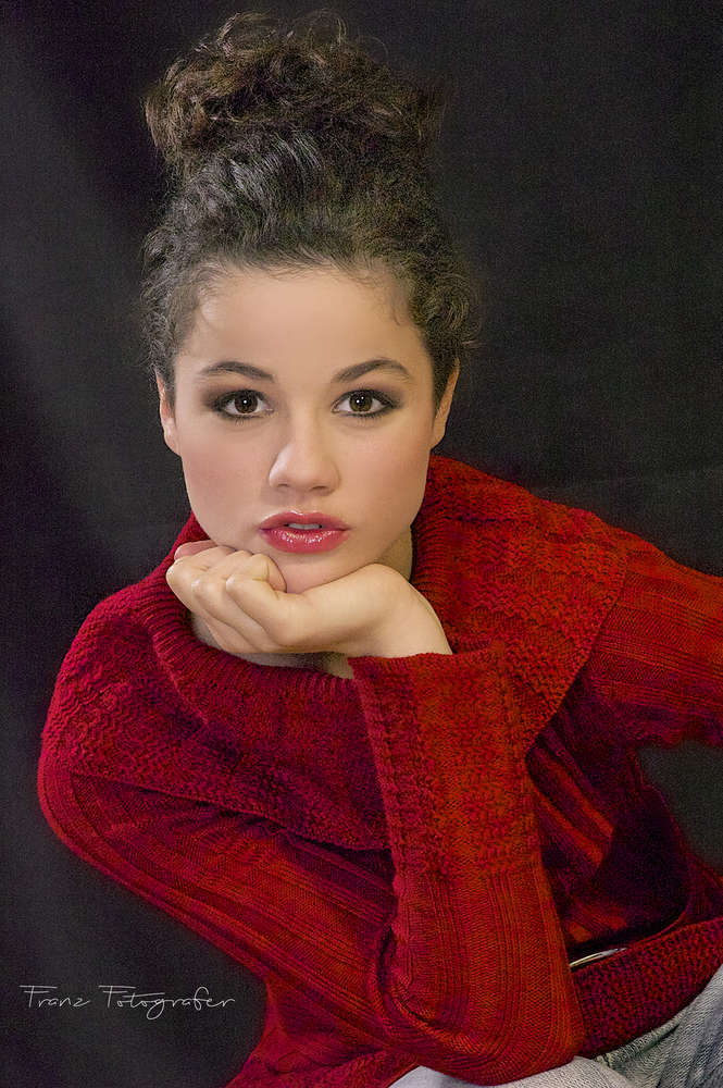 Young girl portrait (Franz Fotografer Studio)